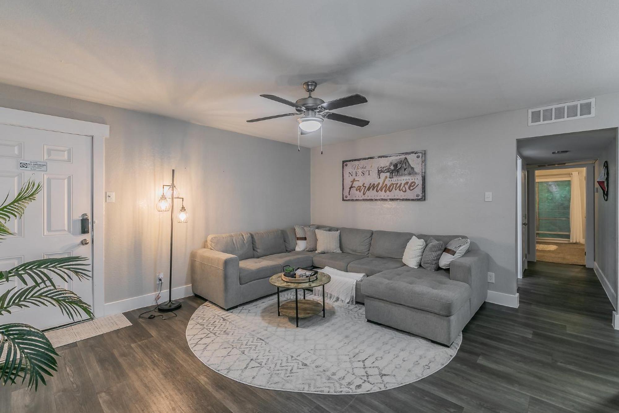 Cozy 2Br Farmhouse Apt - Sleeps 8 - Free Parking! أرلينغتون المظهر الخارجي الصورة