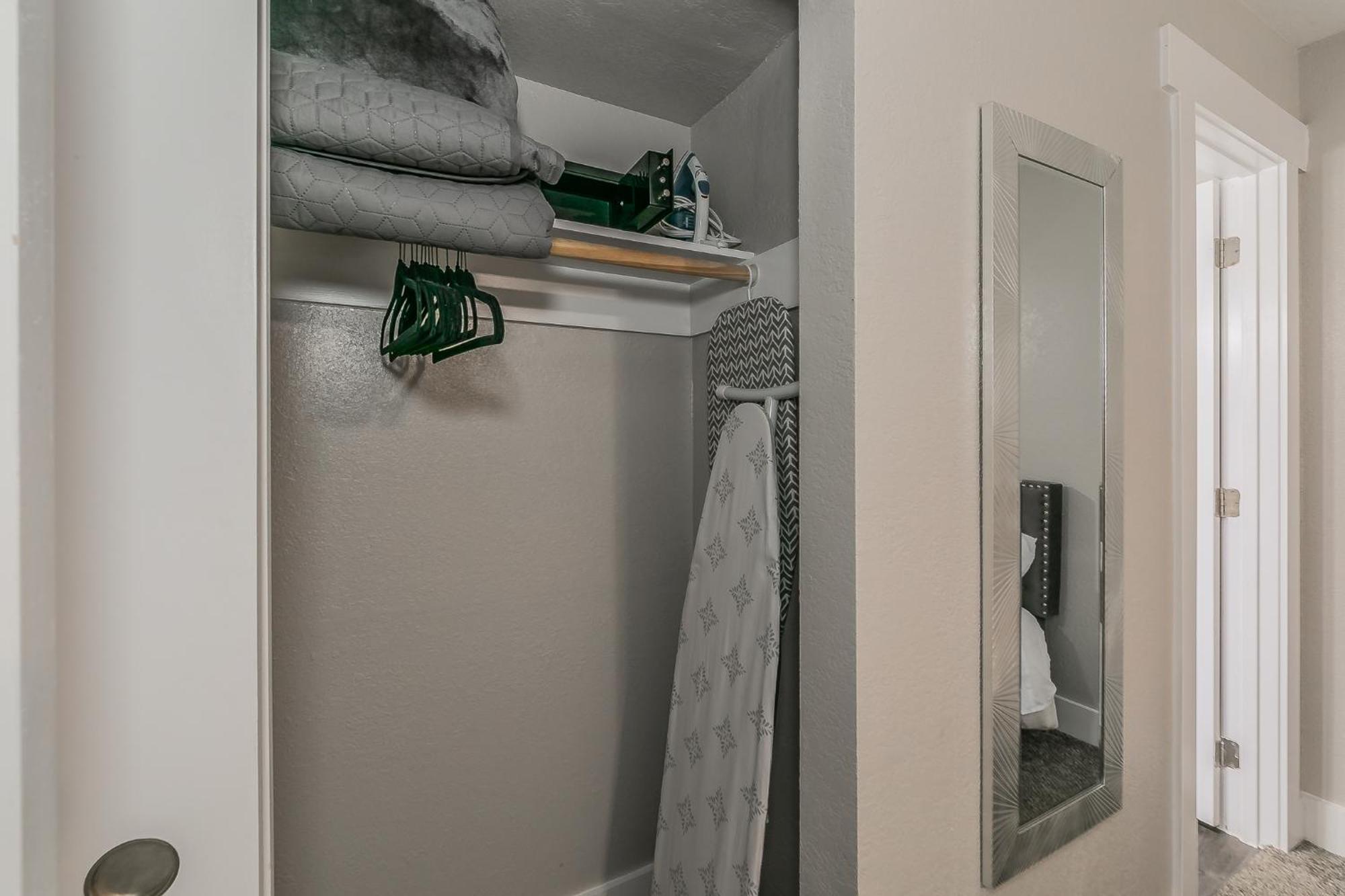 Cozy 2Br Farmhouse Apt - Sleeps 8 - Free Parking! أرلينغتون المظهر الخارجي الصورة