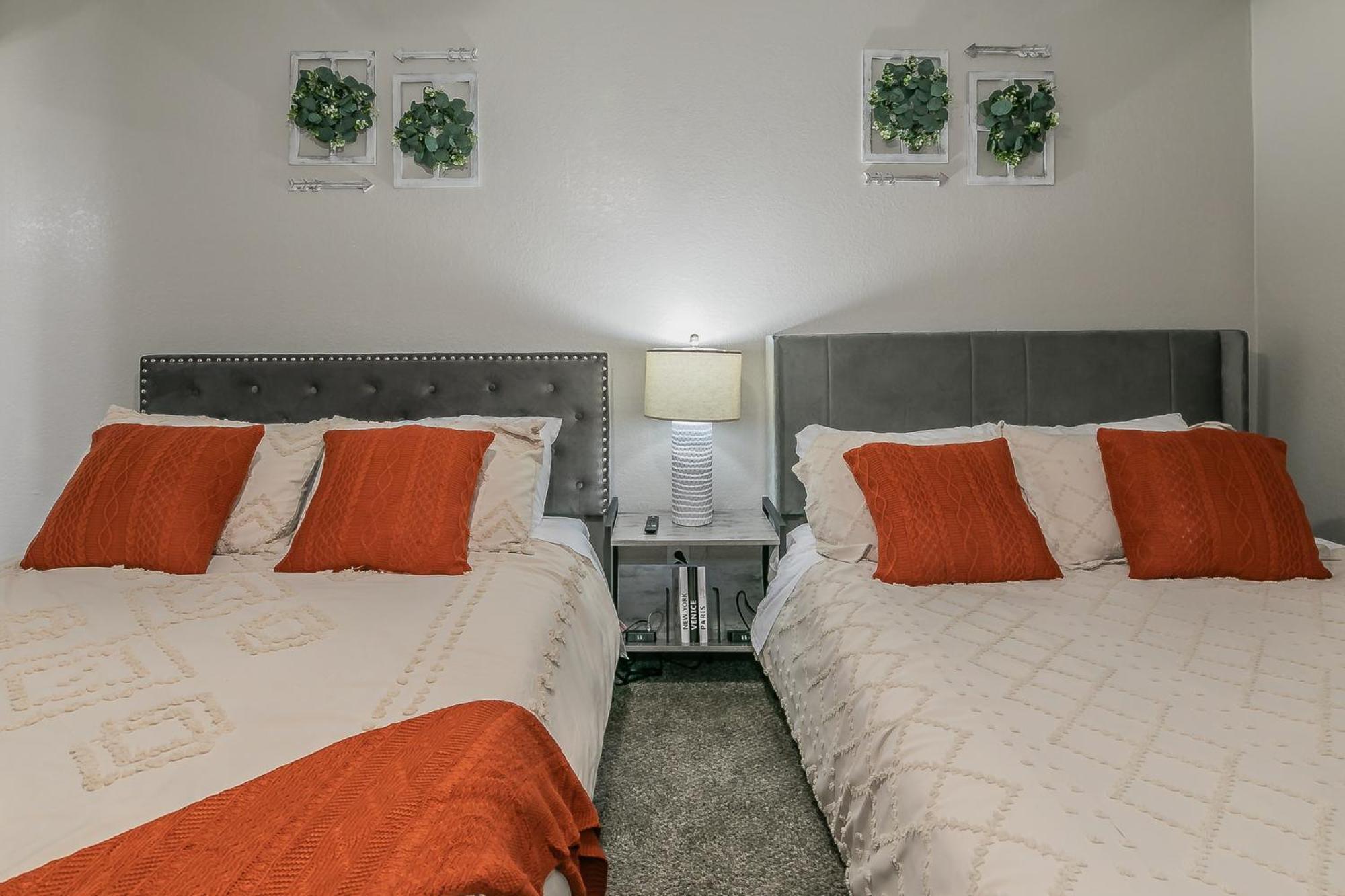 Cozy 2Br Farmhouse Apt - Sleeps 8 - Free Parking! أرلينغتون المظهر الخارجي الصورة